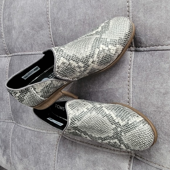 NEW TOMS Shaye Faux Snakeskin Shoes Size 7 - Picture 3 of 9